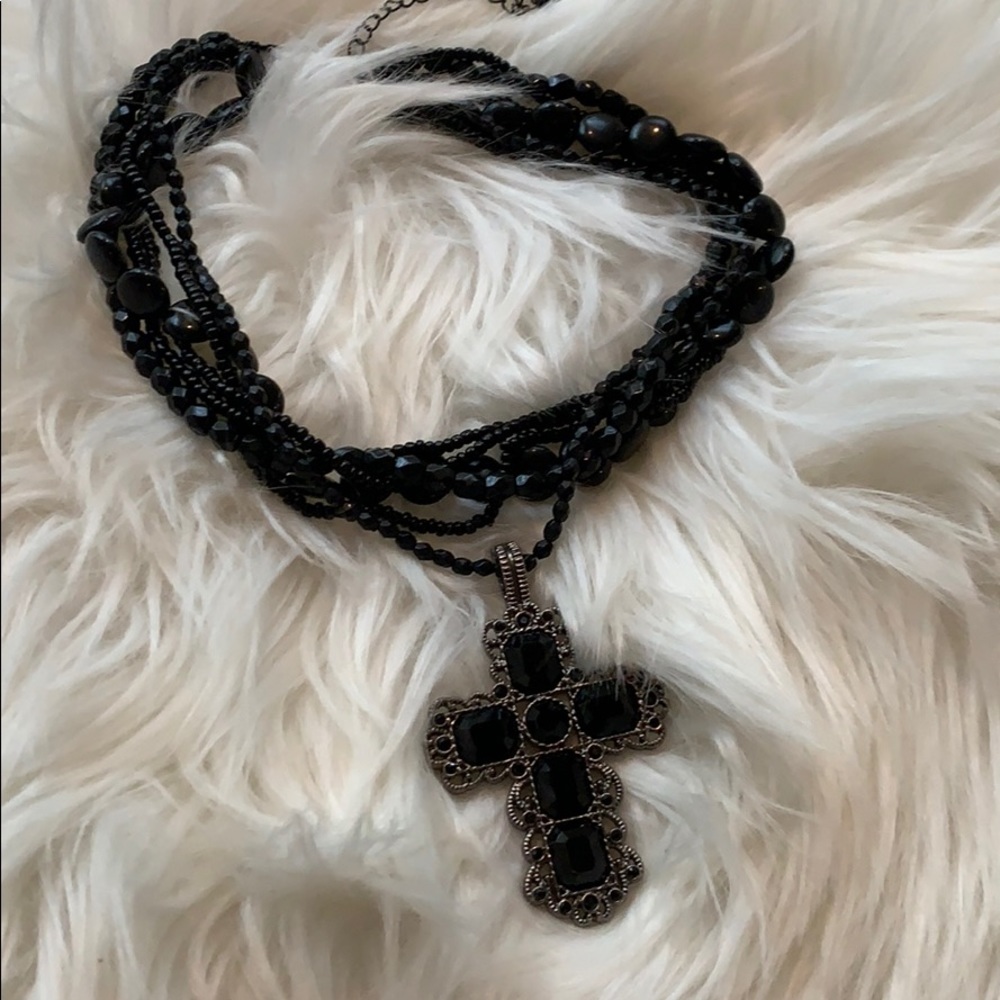 Beaded choker with removable cross